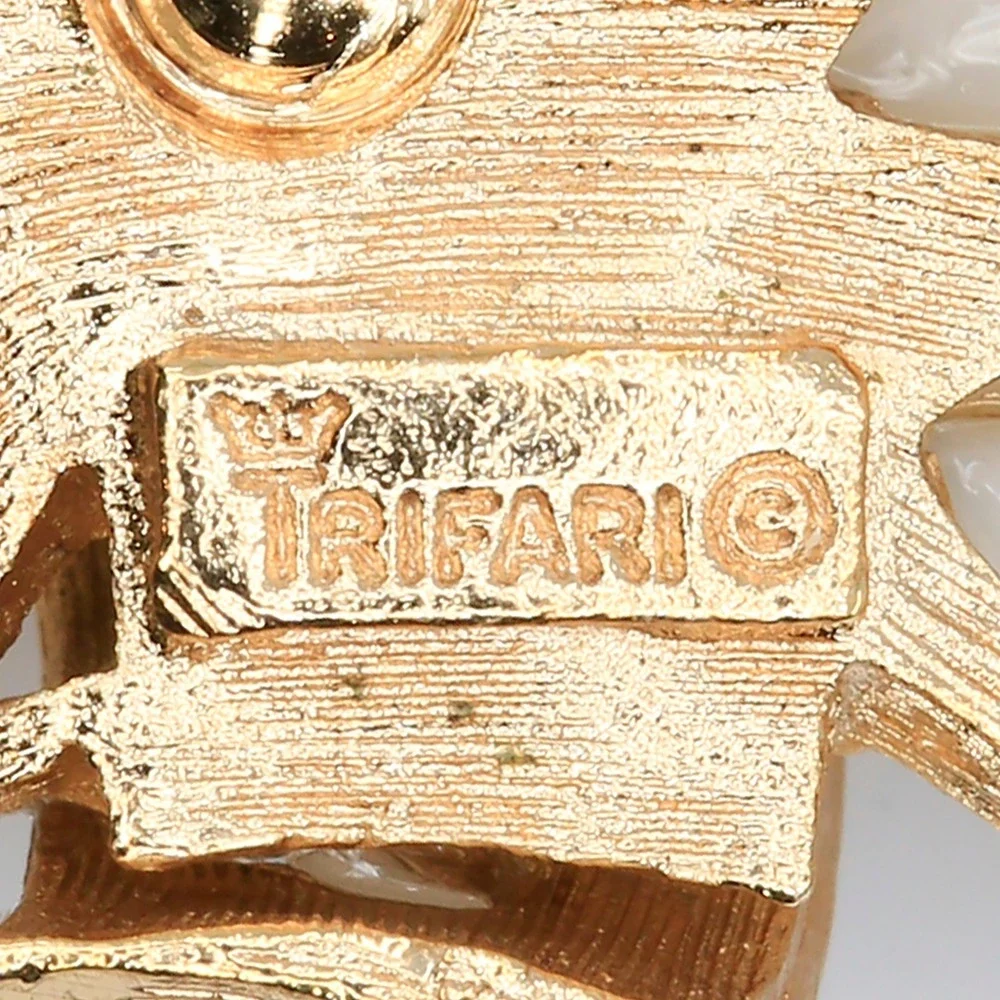 Vintage Crown Trifari Gold Tone White Mosaic Bow Brooch Ribbon Style 1960s
